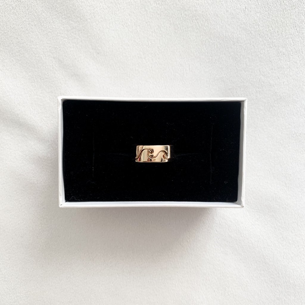 Golden Interlocking Waves Ring Set
